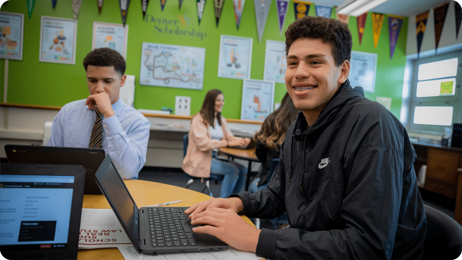 Student working on financial aid at a DSF Future Center